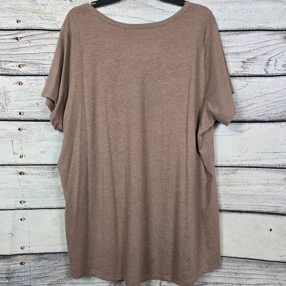 Torrid 3 Classic Fit V-Neck Taupe Tee Plus Size - Picture 4 of 6